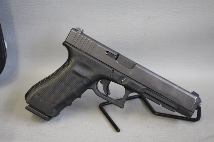 **POLICE TRADE** GLOCK 35 GEN4 .40 S&W W 3 MAG & CASE