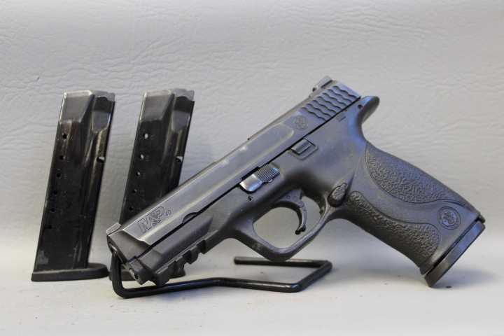 **POLICE TRADE**  SMITH & WESSON M&P40 .40 S&W W/3 MAGS NO CASE